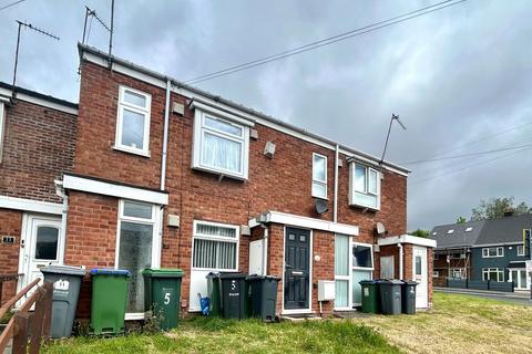 1 bed property, in Warren Close, £40,000