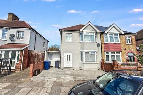 3 bed property, in Witley Gardens, £675,000