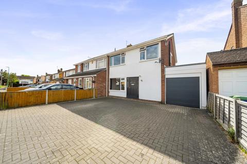 3 bed property, in Rosefield Crescent, £385,000