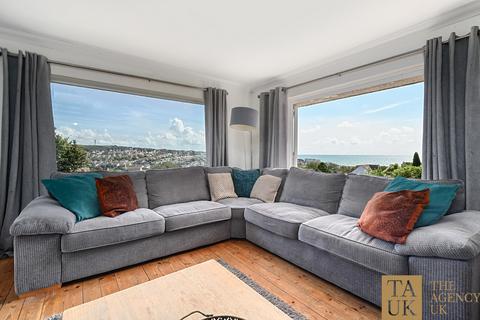4 bed property, in Lenham Avenue, £725,000