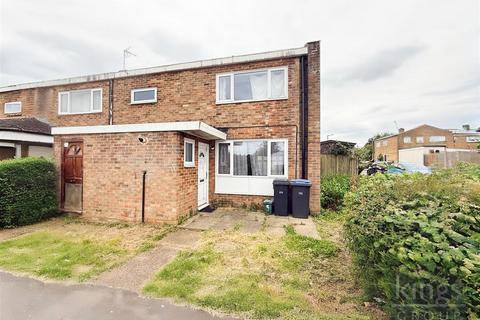3 bed property, in Longfield, £300,000