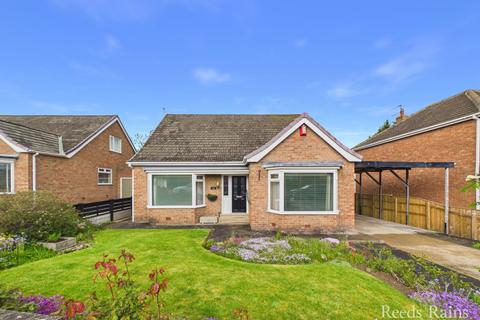 4 bed property, in Thames Avenue, £330,000