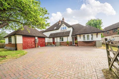 5 bed property, in Dauntsey Lane, £675,000
