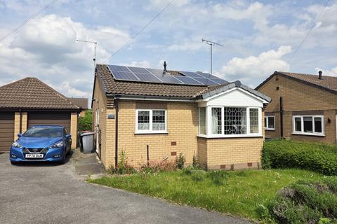 2 bed property, in Caraway Grove, £200,000