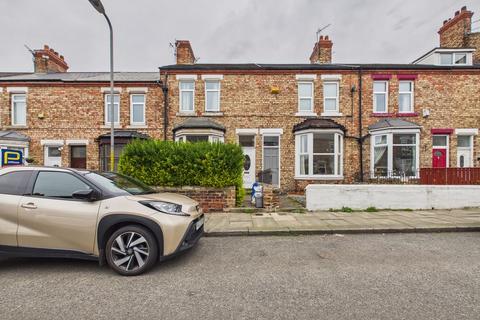 2 bed property, in Grange Road, £120,000