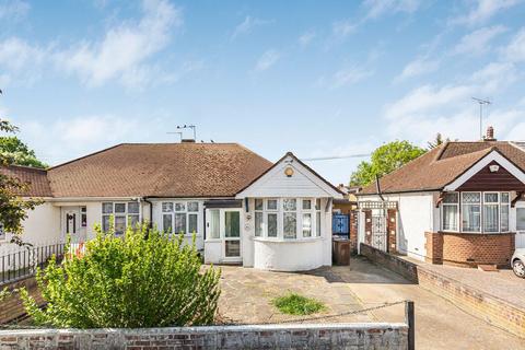 3 bed property, in Parkfield Road, £475,000