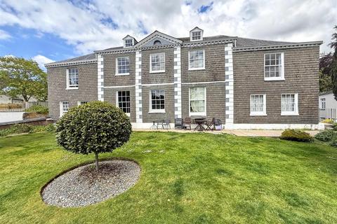 2 bed property, in Moresk Road, £185,000