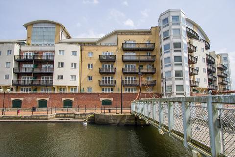 3 bed property, in Adventurers Quay, £400,000