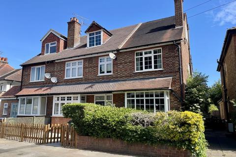 3 bed property, in Common Road, £695,000