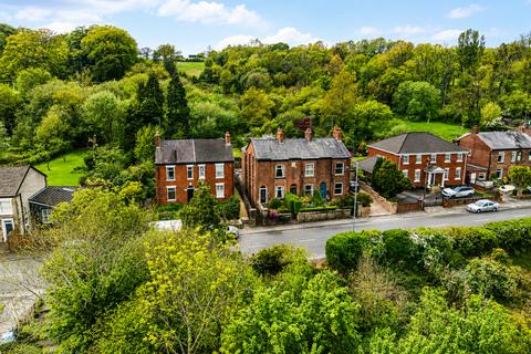 3 bed property, in Strines Road, £325,000