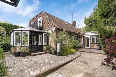 4 bed property, in Lower Street, £800,000