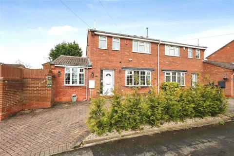 3 bed property, in Oak Farm Close, £350,000