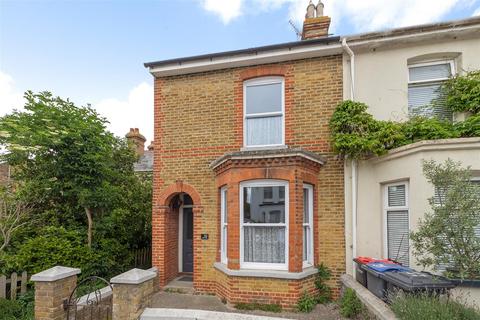 3 bed property, in Nelson Road, £400,000
