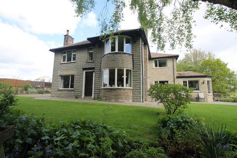 5 bed property, in Beckwithshaw Village, £850,000