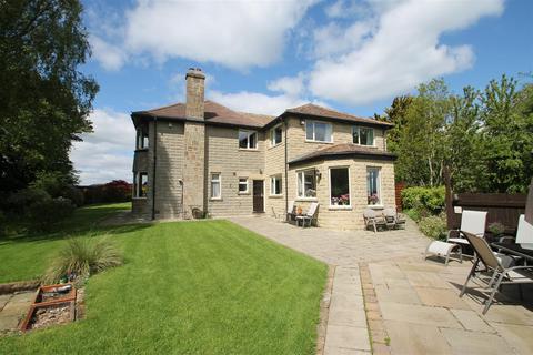 5 bed property, in Beckwithshaw Village, £850,000