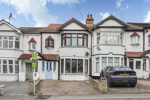 4 bed property, in Kings Head Hill, £700,000