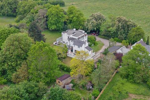 3 bed property, in Park Lane, £600,000