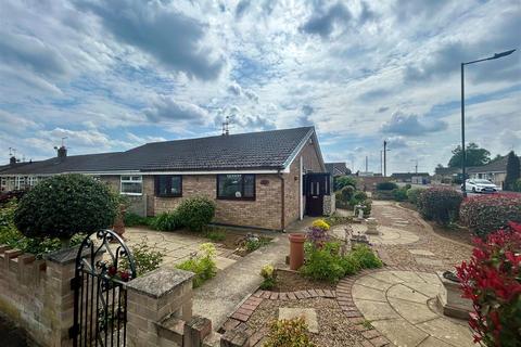2 bed property, in Parkway, £190,000