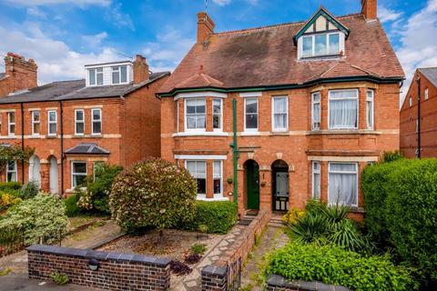 4 bed property, in Vincent Avenue, £675,000