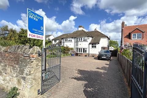 4 bed property, in High Clere, £550,000