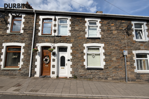 2 bed property, in Gertrude Street, £119,999
