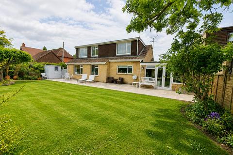 4 bed property, in Over Stratton, £450,000