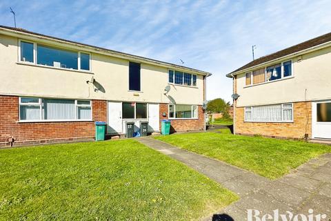 1 bed property, in Oak Close, £40,000