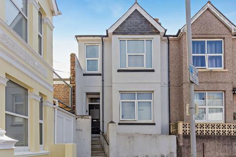 1 bed property, in Winston Avenue, £115,000