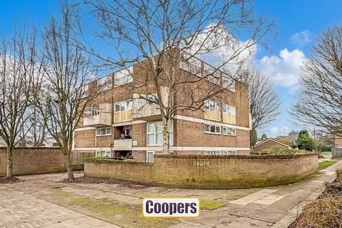 1 bed property, in John Of Gaunt House, £90,000