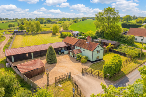5 bed property, in New Buckenham Road, £800,000