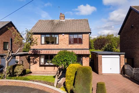 4 bed property, in Red Hall Gardens, £415,000
