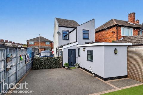 3 bed property, in North Avenue, £200,000