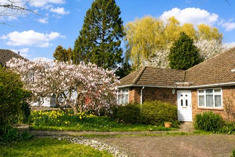 2 bed property, in Vyse Close, £675,000