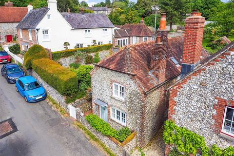 2 bed property, in Church Hill, £525,000