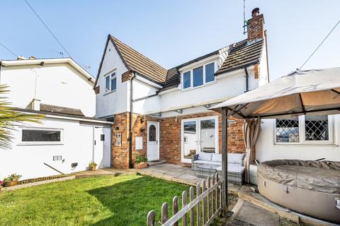 3 bed property, in Oakland Street, £500,000