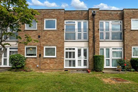 1 bed property, in York Road, £150,000