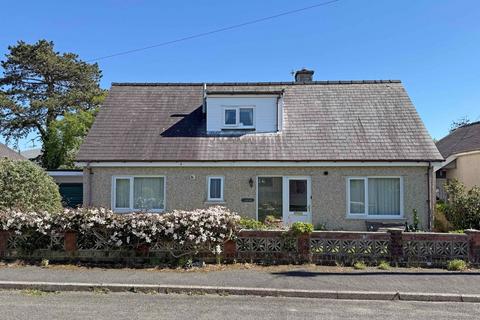 3 bed property, in Glan Beuno Estate, £275,000