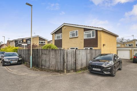 5 bed property, in Buckles Close, £700,000