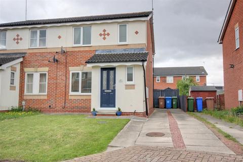 3 bed property, in Holgate Close, £210,000