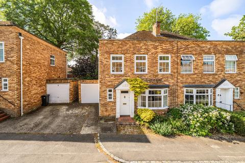 3 bed property, in Millers Close, £500,000