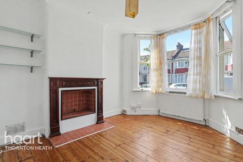 2 bed property, in Winterbourne Road, £400,000