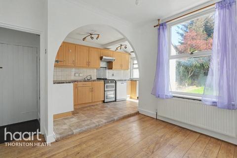 2 bed property, in Winterbourne Road, £400,000