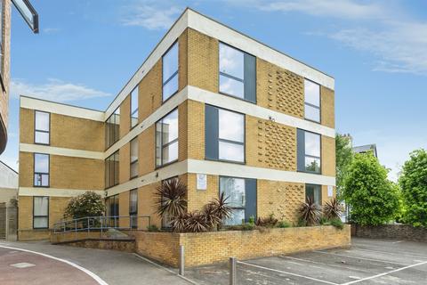 1 bed property, in Elwick Road, £90,000