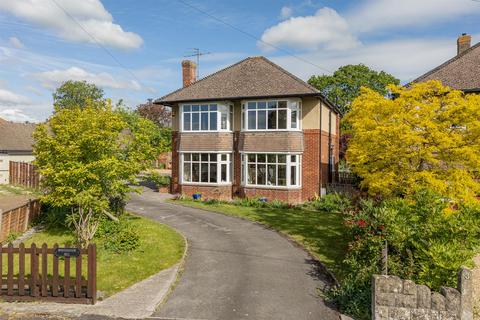 3 bed property, in Holbrook Lane, £595,000