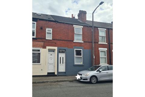 2 bed property, in Shadyside, £95,000