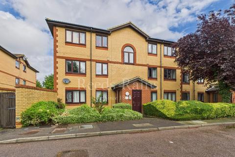 1 bed property, in Churchill Close, £130,000