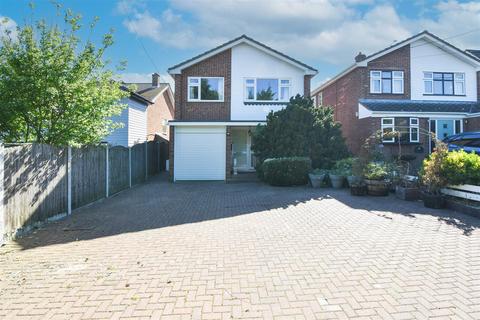 4 bed property, in Second Avenue, £600,000