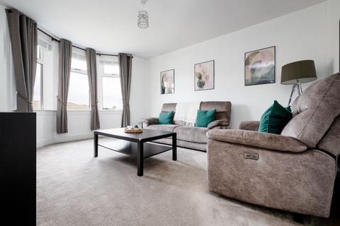 2 bed property, in Inverkip Road, £210,000