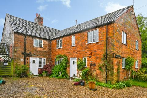 4 bed property, in New End, £390,000