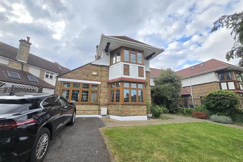5 bed property, in Mount Drive, £1,050,000